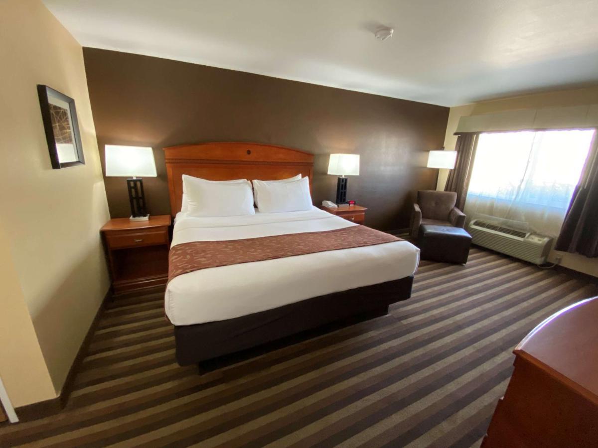 Best Western Manhattan Inn Экстерьер фото