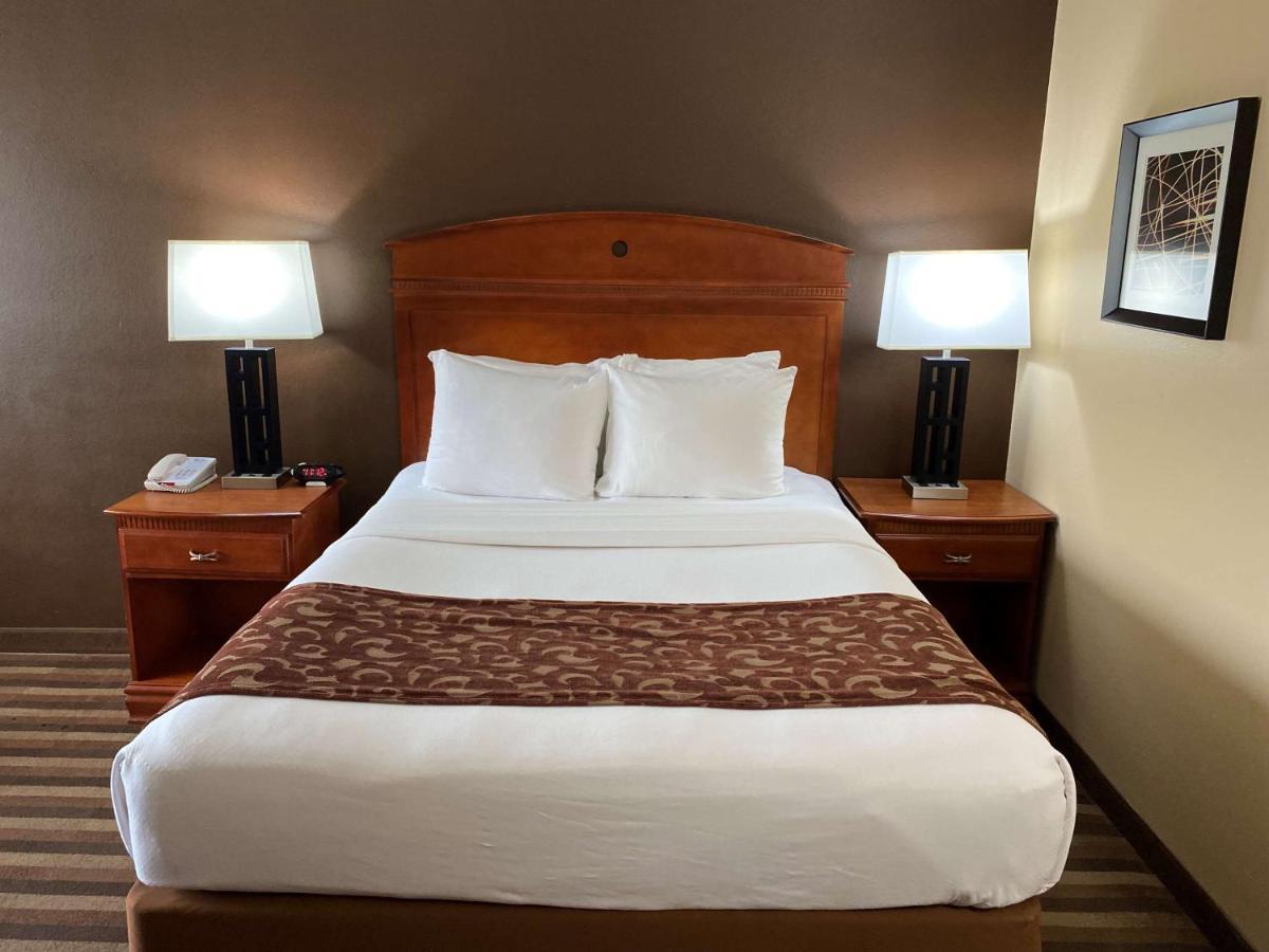 Best Western Manhattan Inn Экстерьер фото