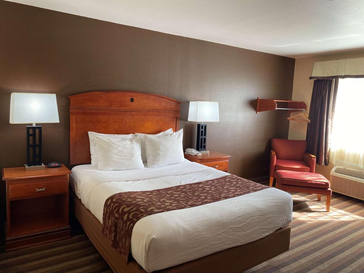 Best Western Manhattan Inn Экстерьер фото
