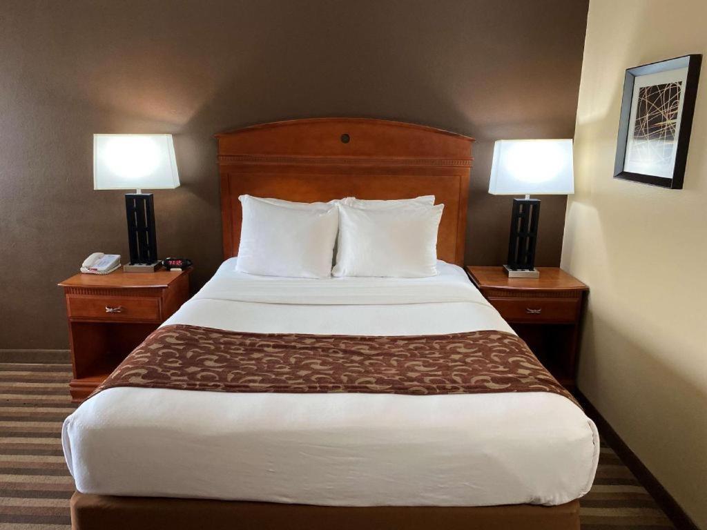 Best Western Manhattan Inn Экстерьер фото