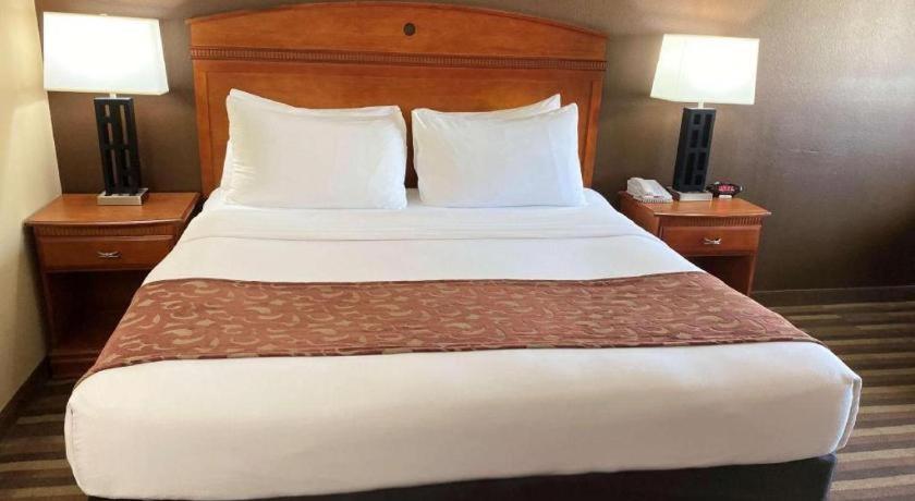 Best Western Manhattan Inn Экстерьер фото