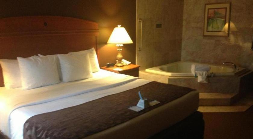 Best Western Manhattan Inn Экстерьер фото